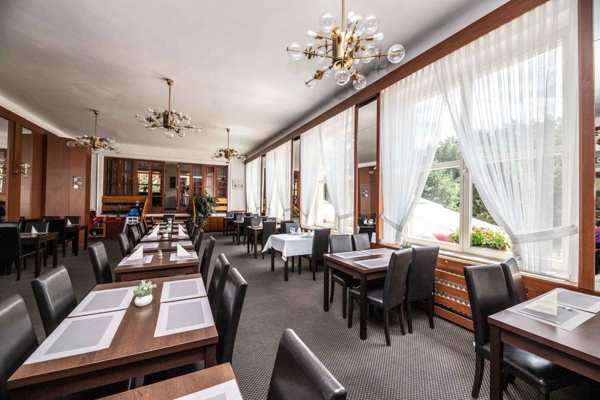Parkhotel Skalni Mesto Jicin Bagian luar foto