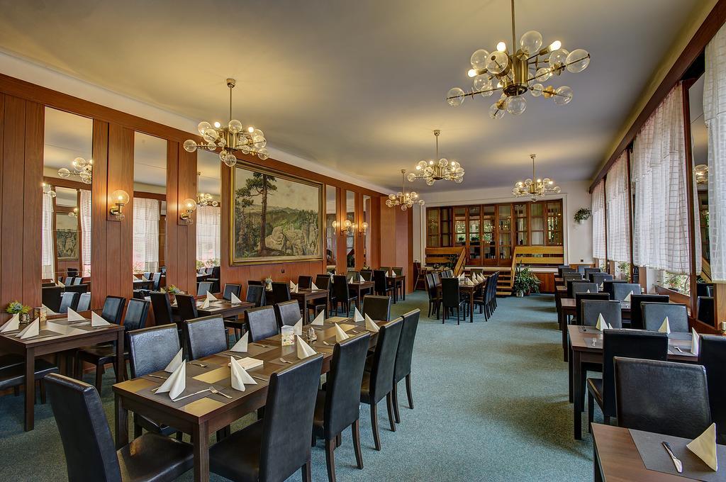 Parkhotel Skalni Mesto Jicin Bagian luar foto